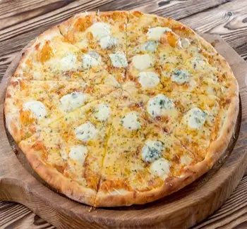 mussarela, catupiri, provolone, e parmesao