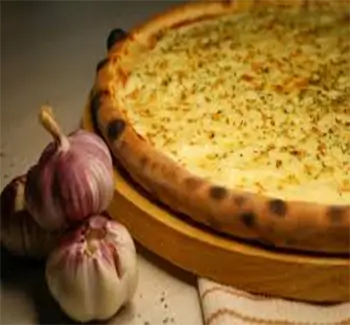 mussarela e alho frito
