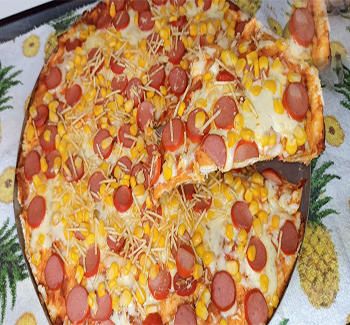 mussarela, salsicha, milho, ervilha, catupiry, cheddar, e batata palha